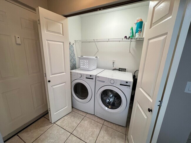 Building Photo - 4276 Calinda Ln