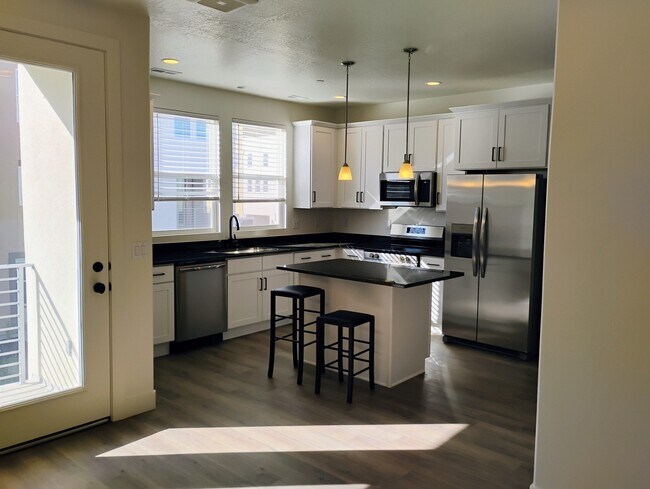 Foto del edificio - 1491 Creek Ln