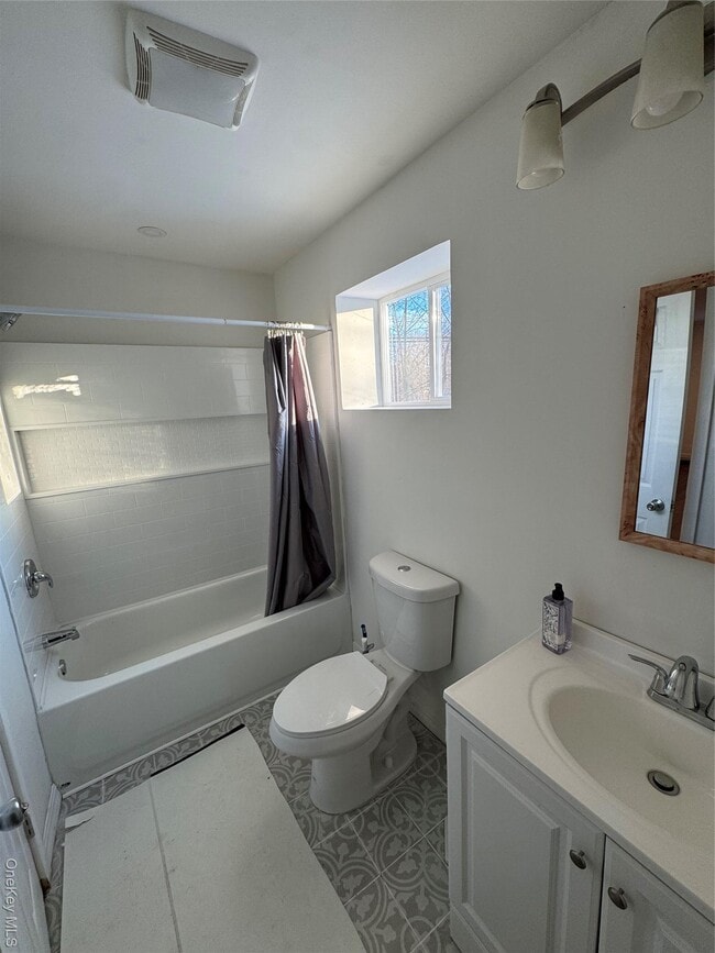 Building Photo - 16 Rock Hill Rd