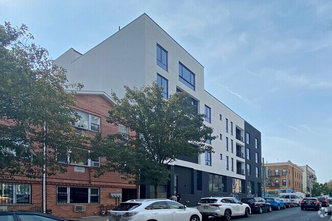 Building Photo - 1206 Putnam Ave