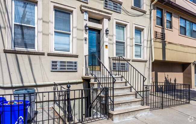 Entrance - 310 Madison St