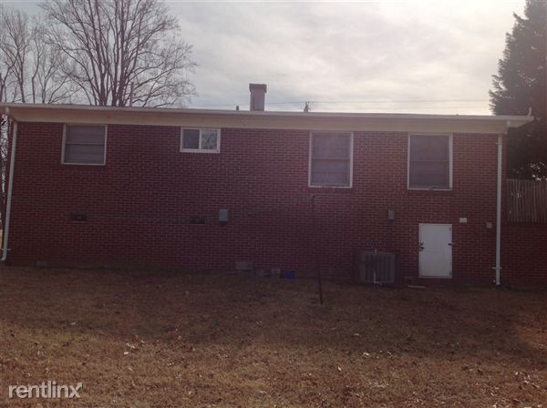 Building Photo - 810 Willow St