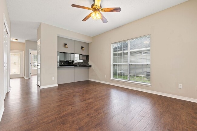 Building Photo - 2033 Post Oak Ct