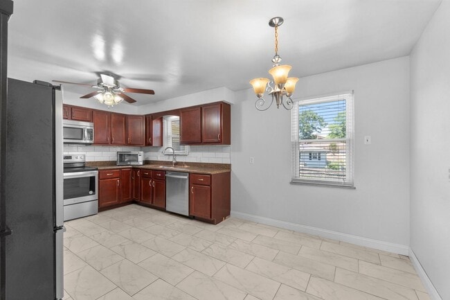 Building Photo - Charming House in Cape Girardeau