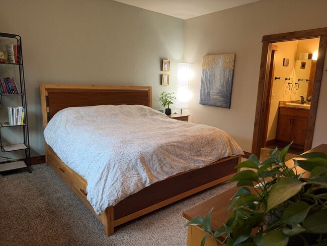 Building Photo - New Whitefish Rental - 3 Bedroom/2.5 Bath Beautiful Updated Home (Unfurnished). Available Aug 1st.