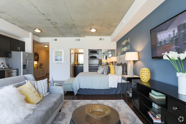 Studio - 622 SF - SkyHouse Buckhead