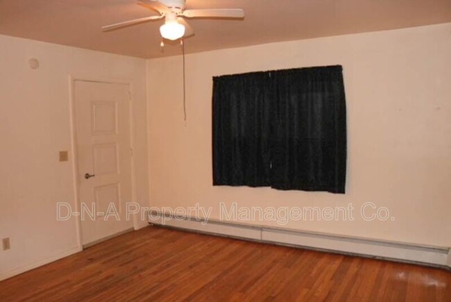 Building Photo - 106 3rd St