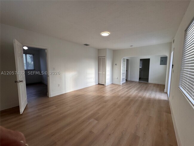 Foto del edificio - 133 NW 32nd Ct