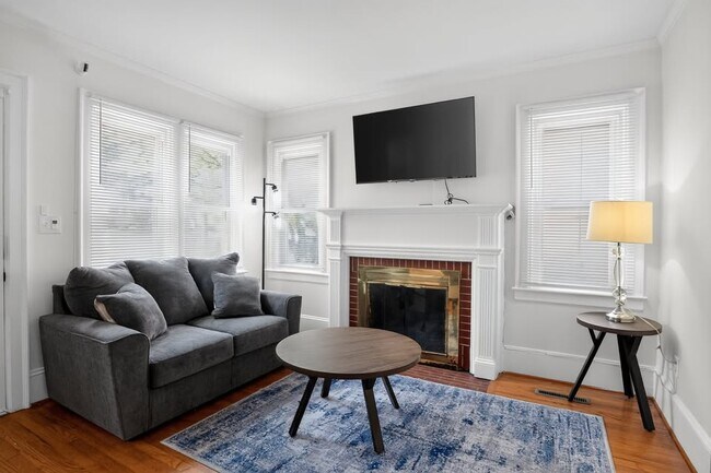 Foto del edificio - 443 Rollingwood Cir
