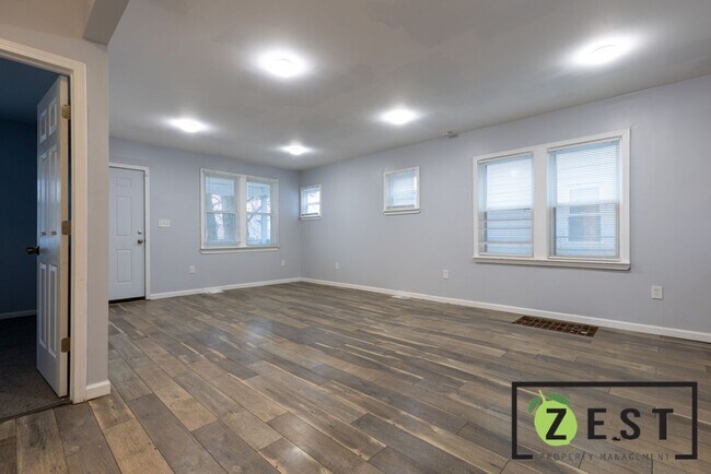 Foto del edificio - OPEN HOUSE- 2/25! 4PM-430PM! 4-BEDROOM 2-FULL BATHROOMS