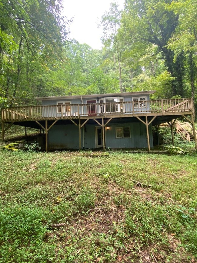 Building Photo - 245 E View Rd
