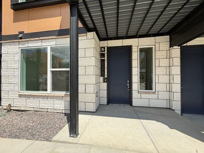 Building Photo - 825 Josephine Wy
