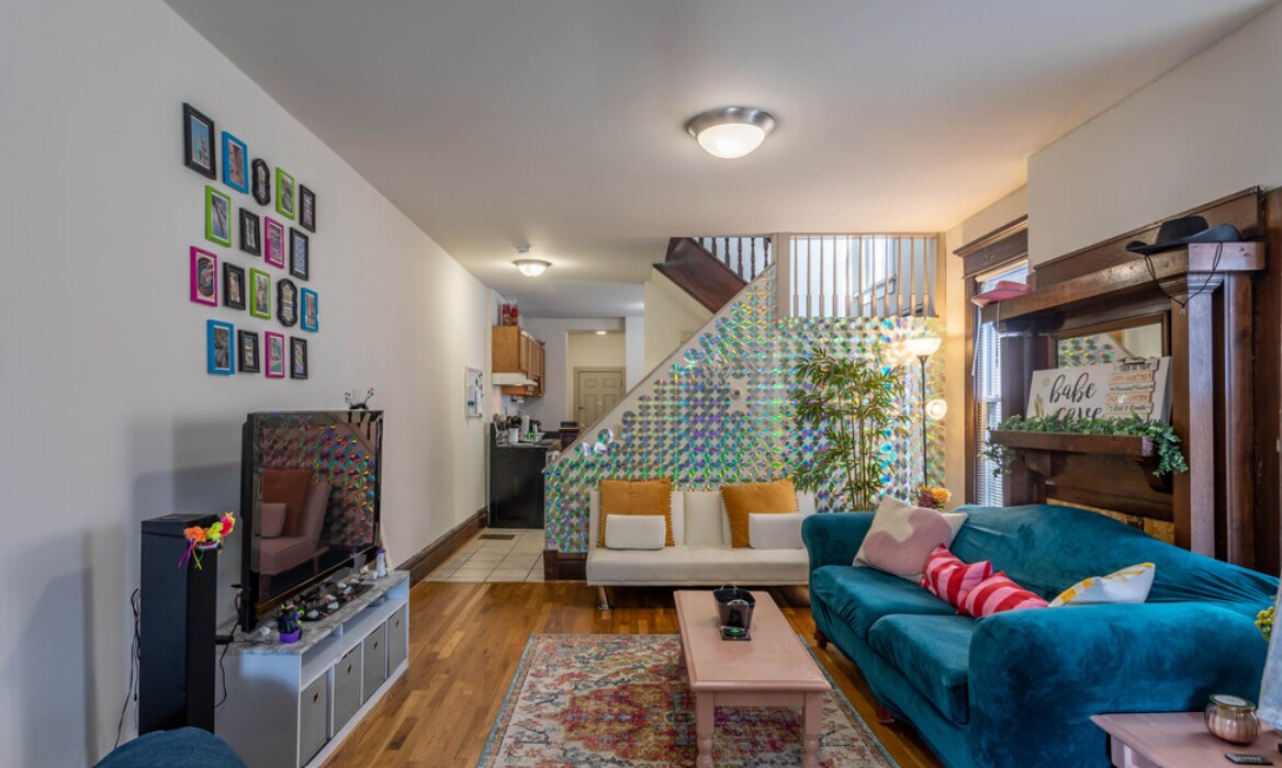 Gran sala de estar - 45 E Norwich Ave