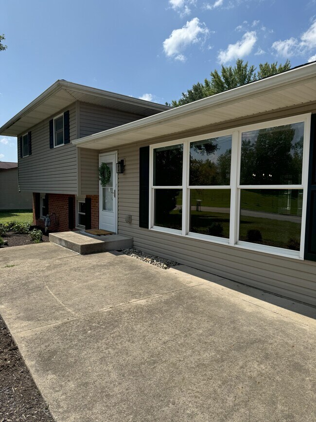 Foto del edificio - 5347 Harmont Ave NE