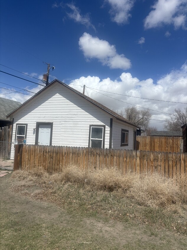 Building Photo - 457 W Sheridan St