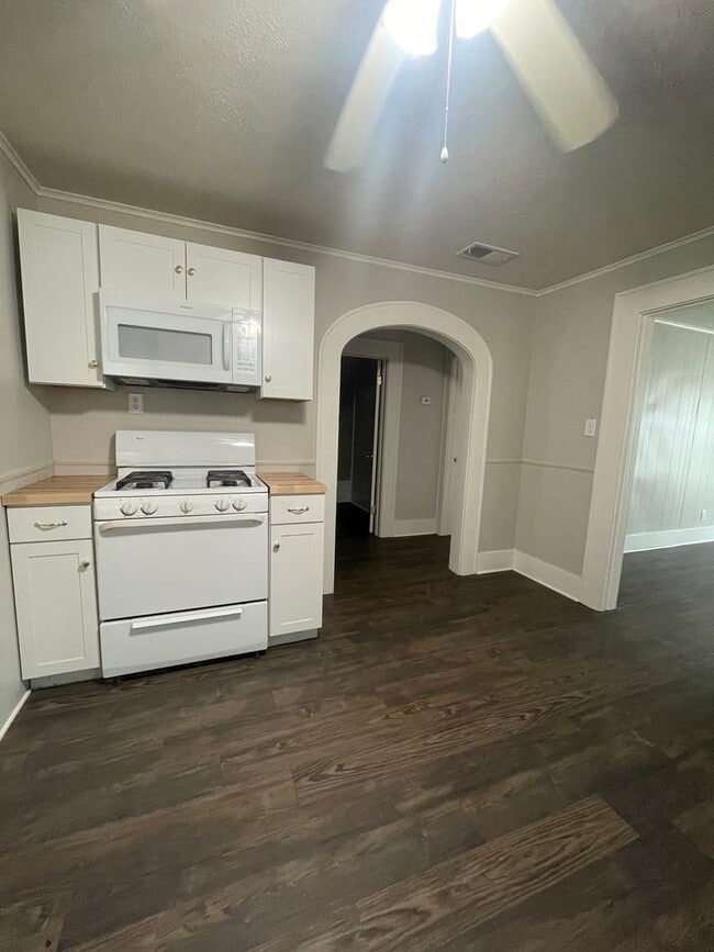 Building Photo - 501 Rockdale St