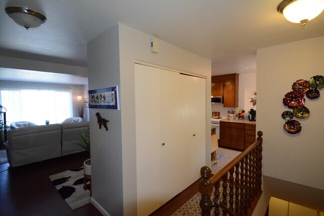 Building Photo - 10609 Glen Acres Dr S