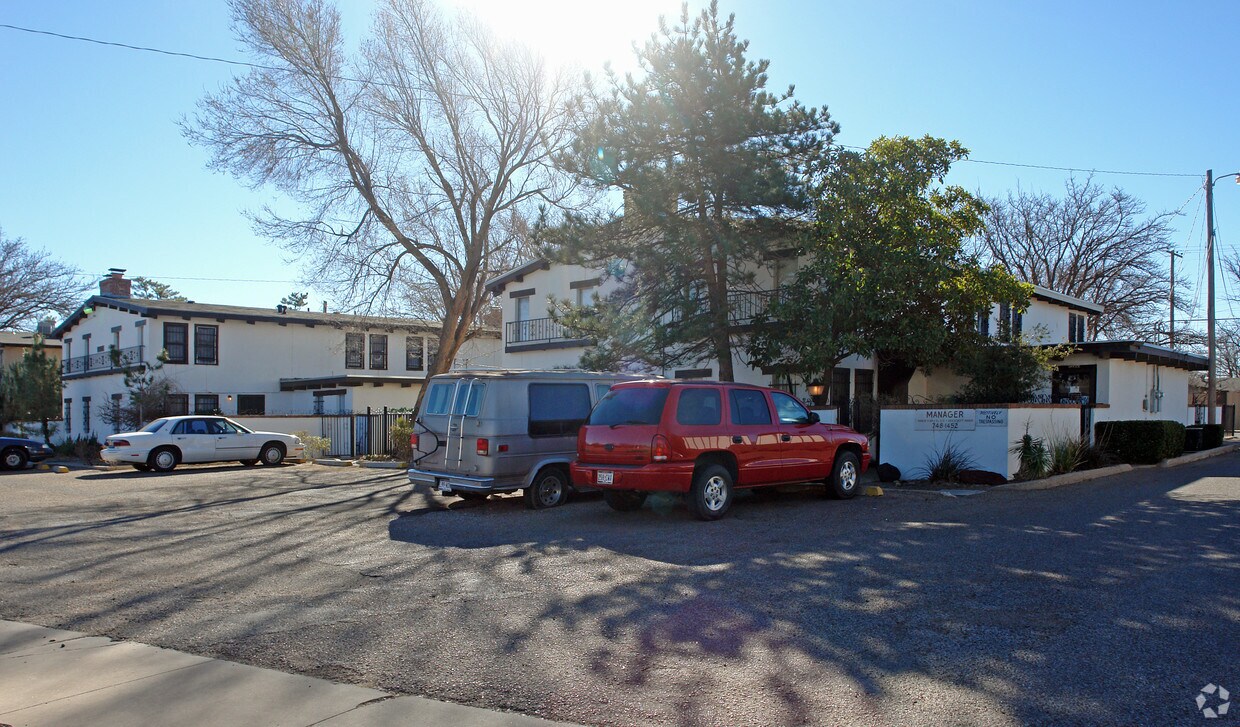 Building Photo - 1321 65th Dr