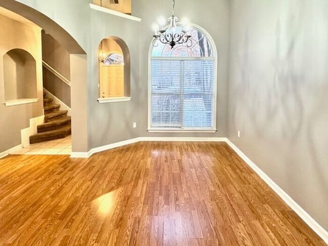 Building Photo - Spacious 3-bedroom. 2.5 bath in Cordova with 2 loft spaces.