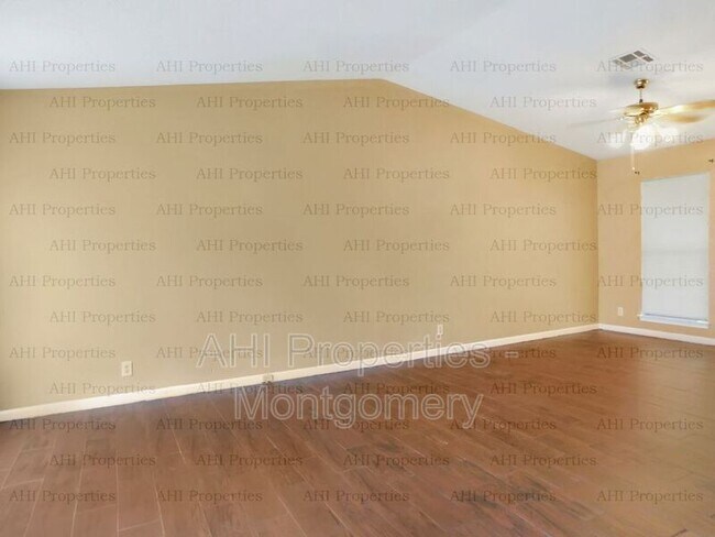 Building Photo - 2834 Susan Dr