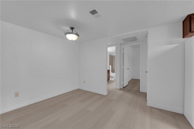 Building Photo - 4921 Indian River Dr