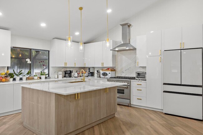 Building Photo - 845 NE Mulberry Dr