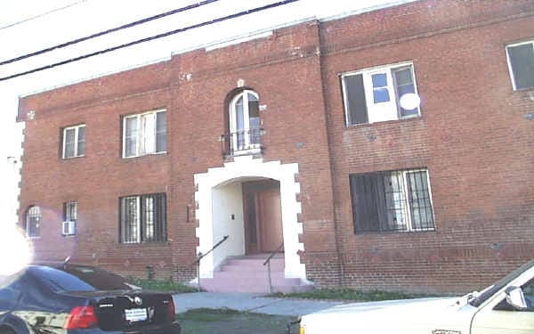Building Photo - 4532 Willow Brook Ave