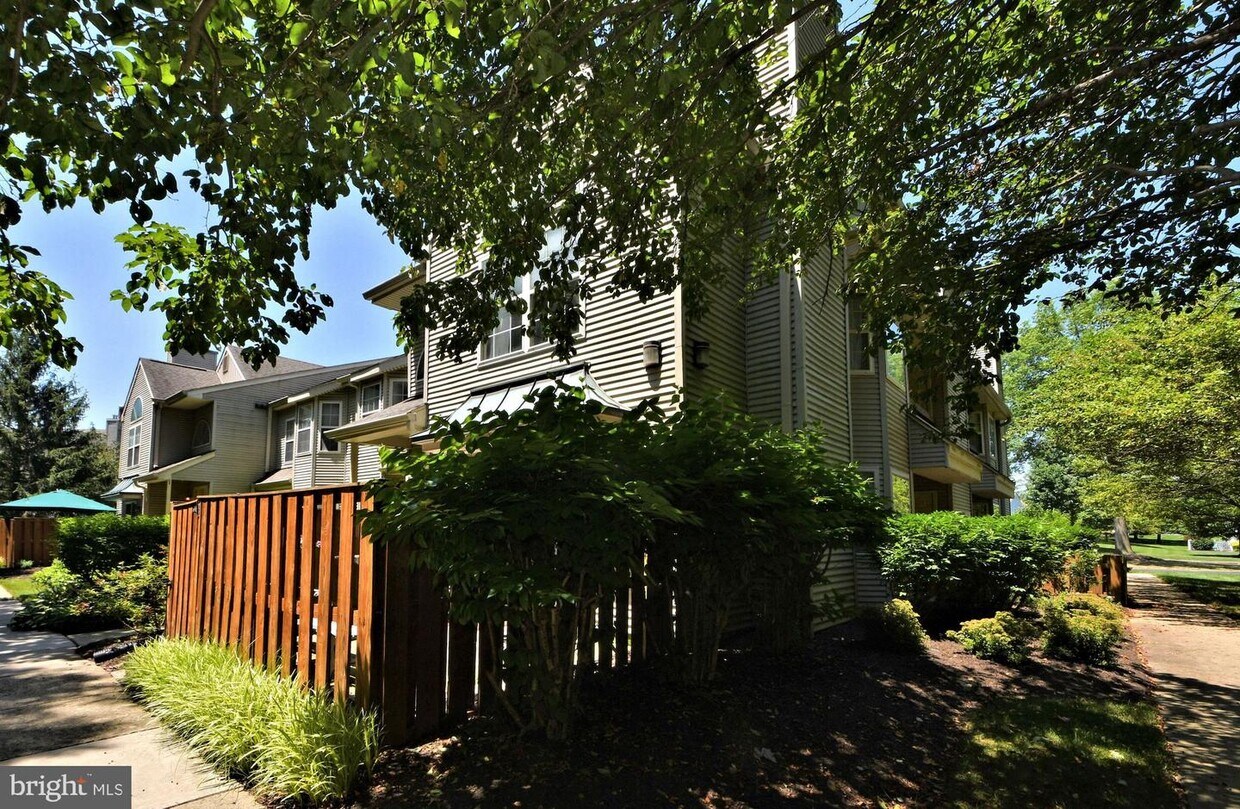 Primary Photo - 1704 Covington Rd