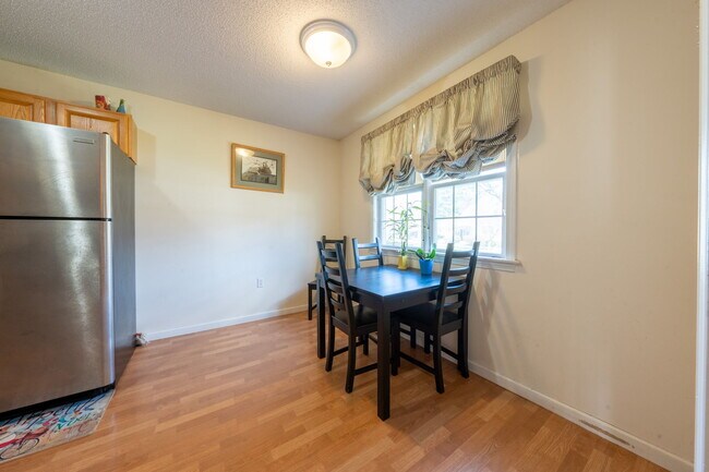 Kitchen Dine-in Space - 81 Independence Dr