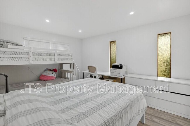 Foto del edificio - 6120 Westview Way