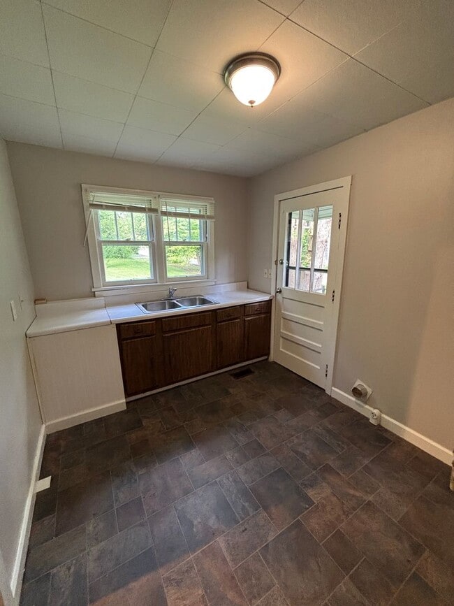 Building Photo - Newly Renovated and Accepting Section 8!!!