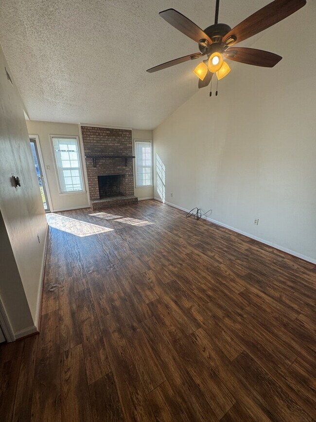 Foto del edificio - 101 Garden Pl