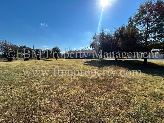 Foto del edificio - 4205 W Park Row Blvd