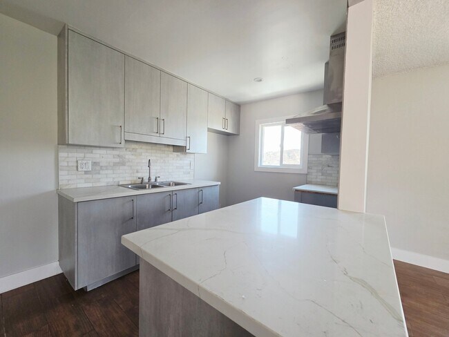 Foto del edificio - 9949 Pinewood Ave