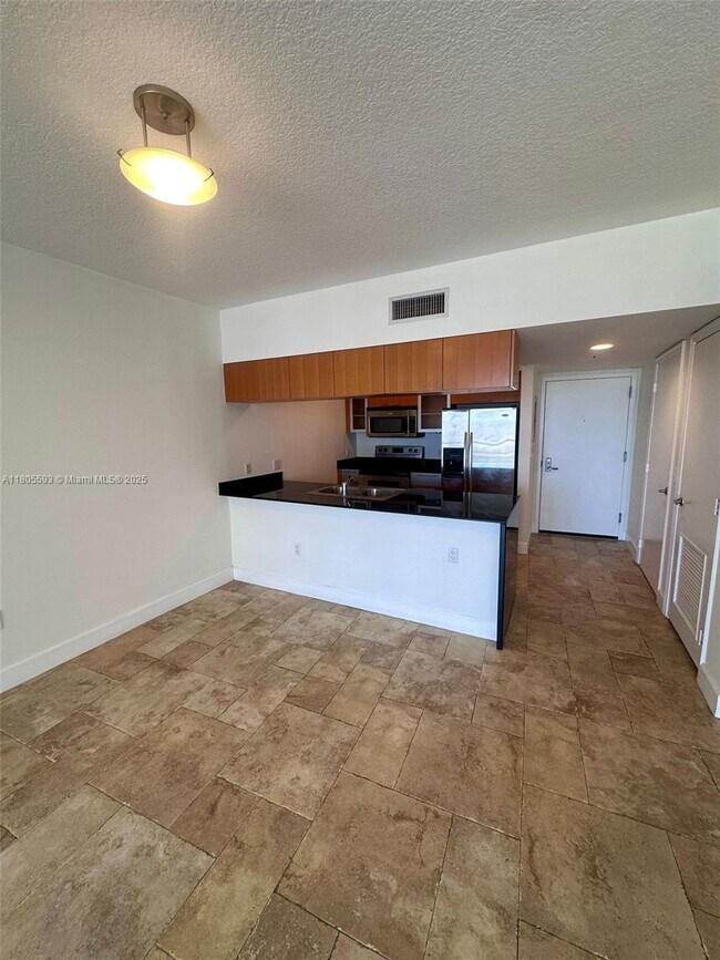 Building Photo - 1750 N Bayshore Dr