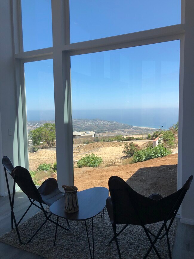 Foto del edificio - 30001 Zenith Point Rd