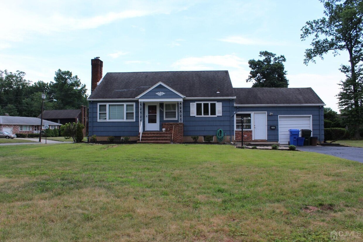 Primary Photo - 280 E Warren St