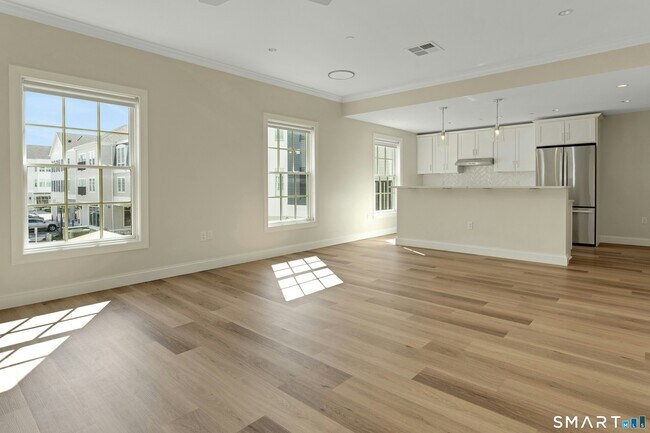 Foto del edificio - 440 Heights Rd