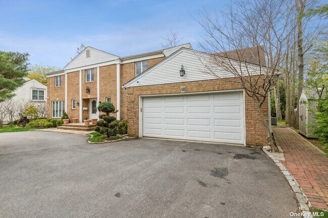 Foto del edificio - 35 Bridle Path