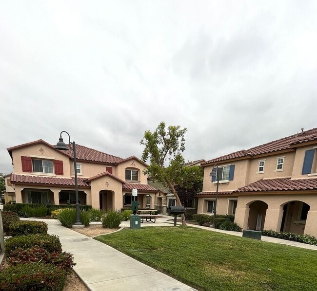 Building Photo - 15649 Lasselle St