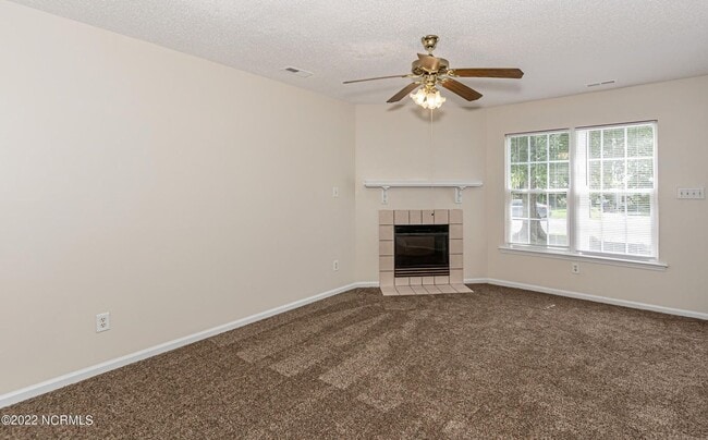 Building Photo - Welcome to Hunter's Creek!