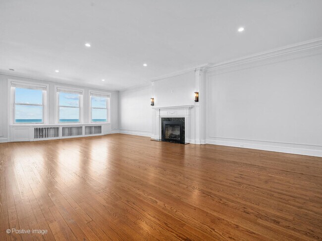Foto del edificio - 3240 N Lake Shore Dr
