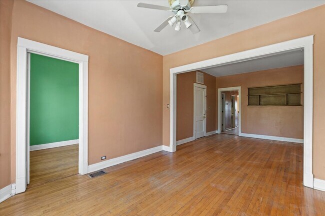 Foto del edificio - 3145 W Augusta Blvd