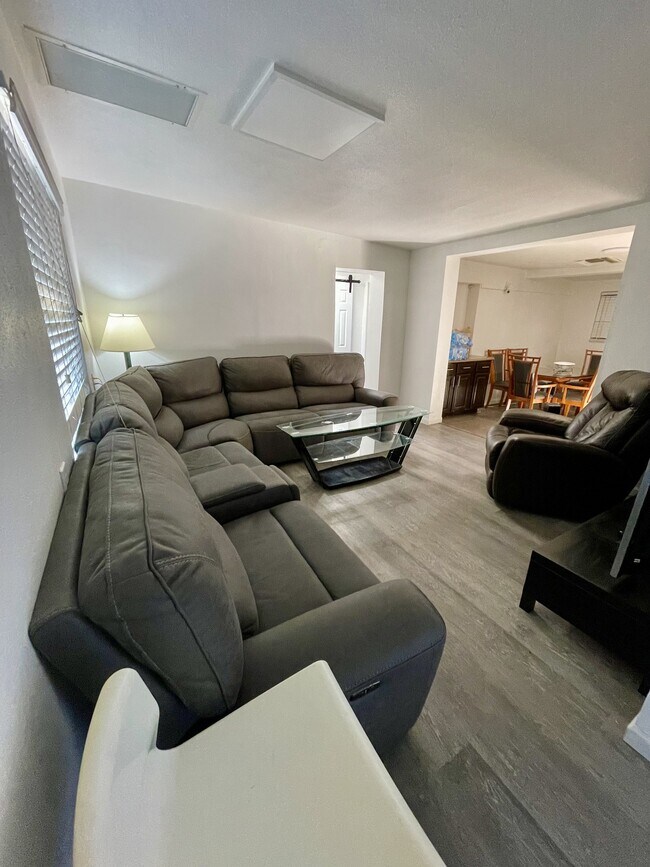 Foto del edificio - 850 E Freeman Pl