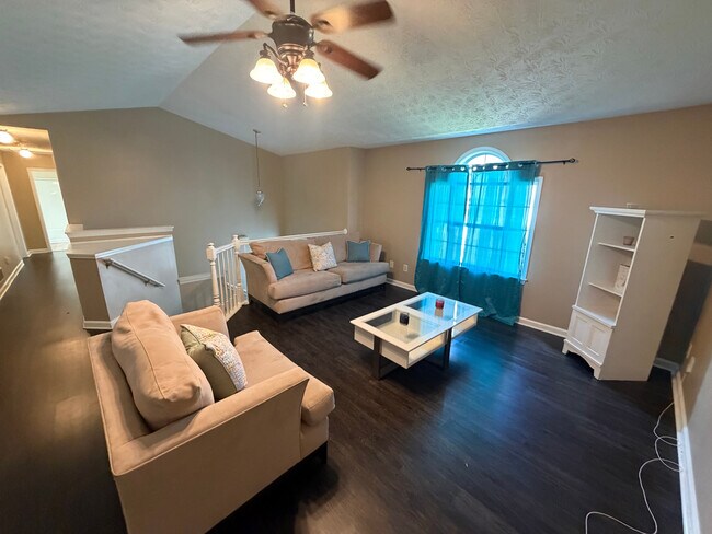 Foto del edificio - Room in Single Family Home on Valley Green Rd