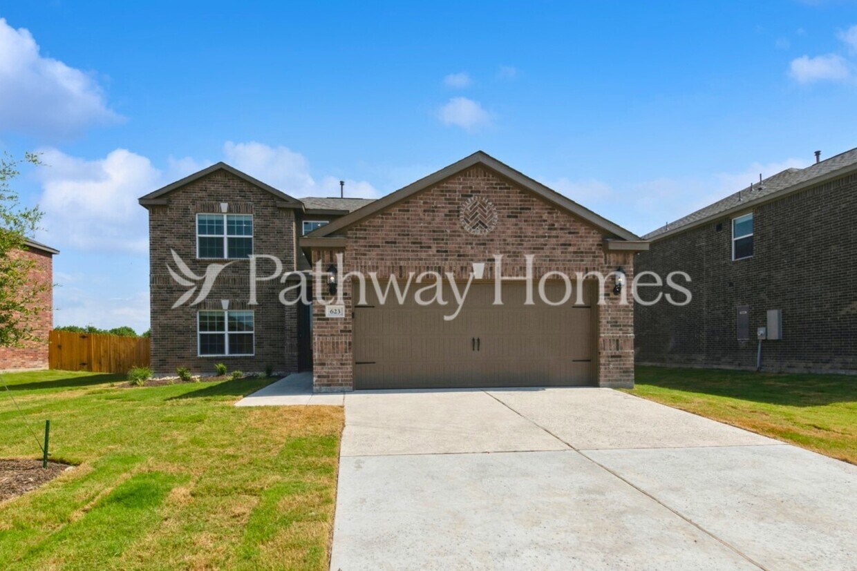 Foto principal - 623 Brookside Dr