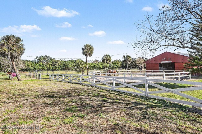 Foto del edificio - 655 N Burnett Rd