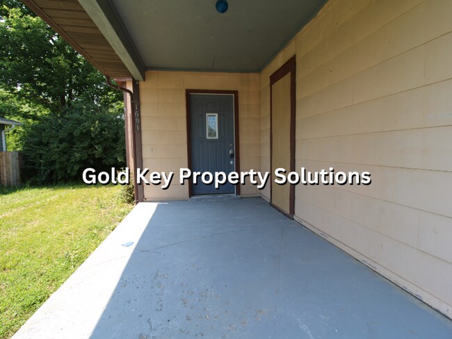 Building Photo - MUNCIE Updated 2 BR 1 BA House with New Kitchen Appliances (SECTION 8 APPROVED)