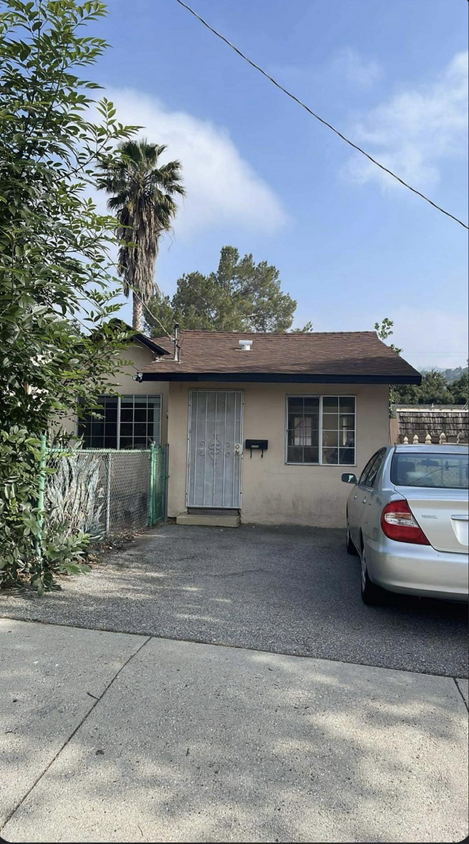 Primary Photo - 10009 Tujunga Canyon Blvd