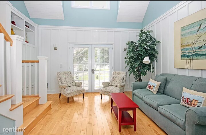 Building Photo - 2 br, 3 bath  - 2049 Lake St # 2J
